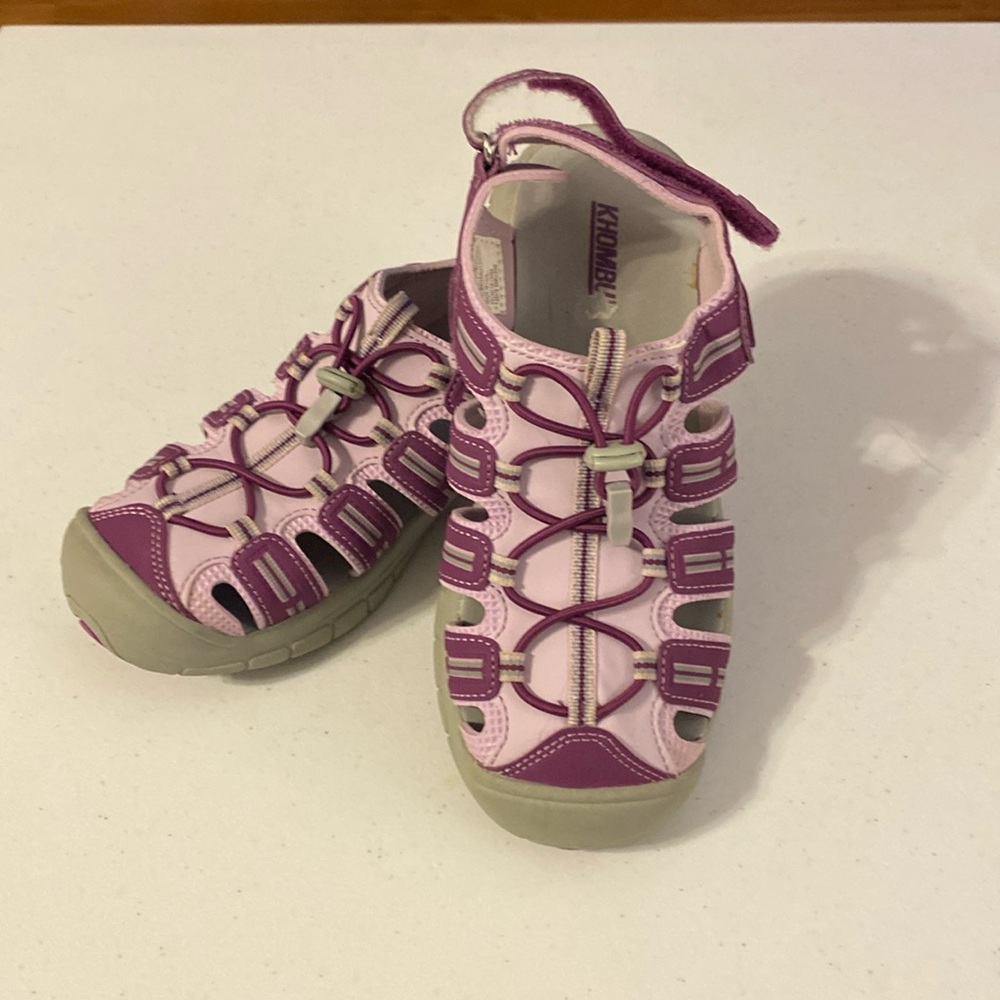 KHOMBU Sandy Closed Toe Sandals Lavender, Purple & Gray Girls Sz 4